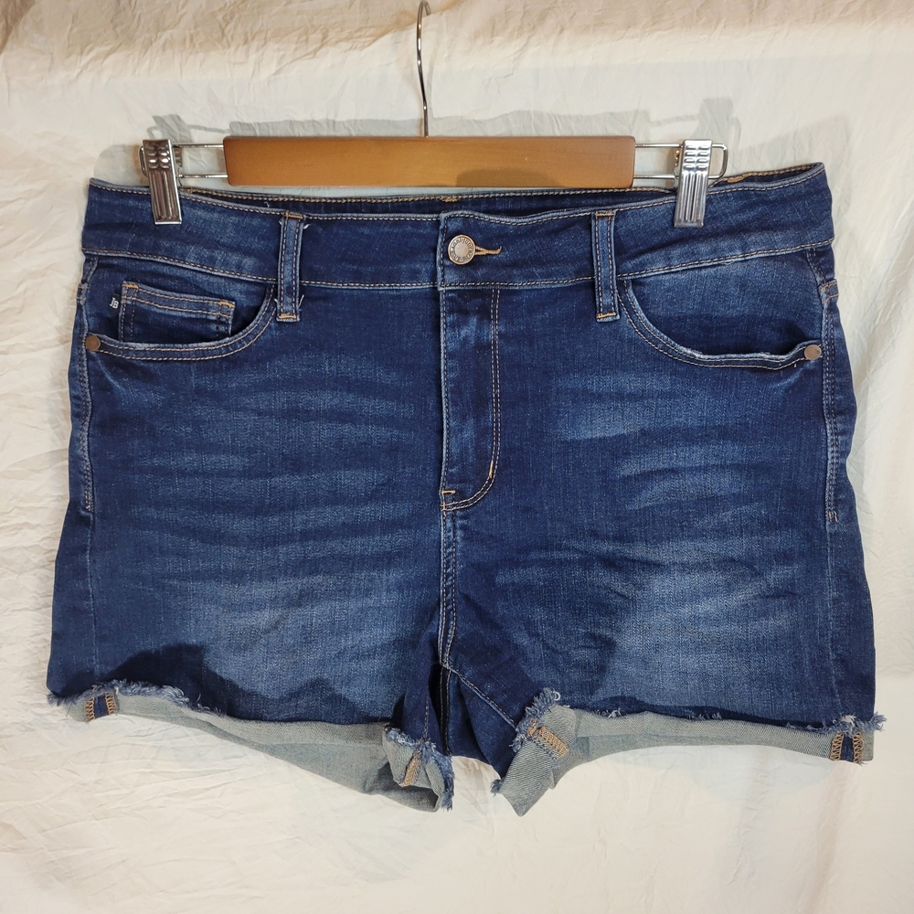 Judy Blue Medium Wash Cuffed Denim Shorts - Size XL